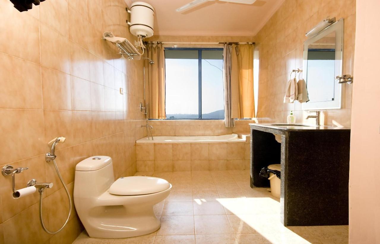 Amazing Hilltop 4 Bhk Villa With Private Pool Near Candolim Esterno foto